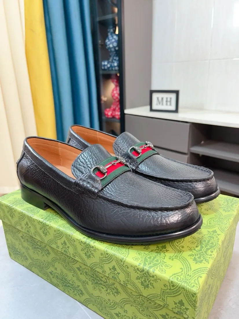 Men's shoes 💰500🌹🌹Niuli [GUCCI Gucci] A new style of formal men's leather shoes is coming~ The original quality upper is made of patent leather imported from Italy, the leather is soft and delicate, comfortable and soft first-layer cowhide lining, rubber wear-resistant outsole, the shoe shape is dignified and domineering, and the luxury charm cannot be concealed! The natural and free nouveau riche leads the trend. Code number: 38-44